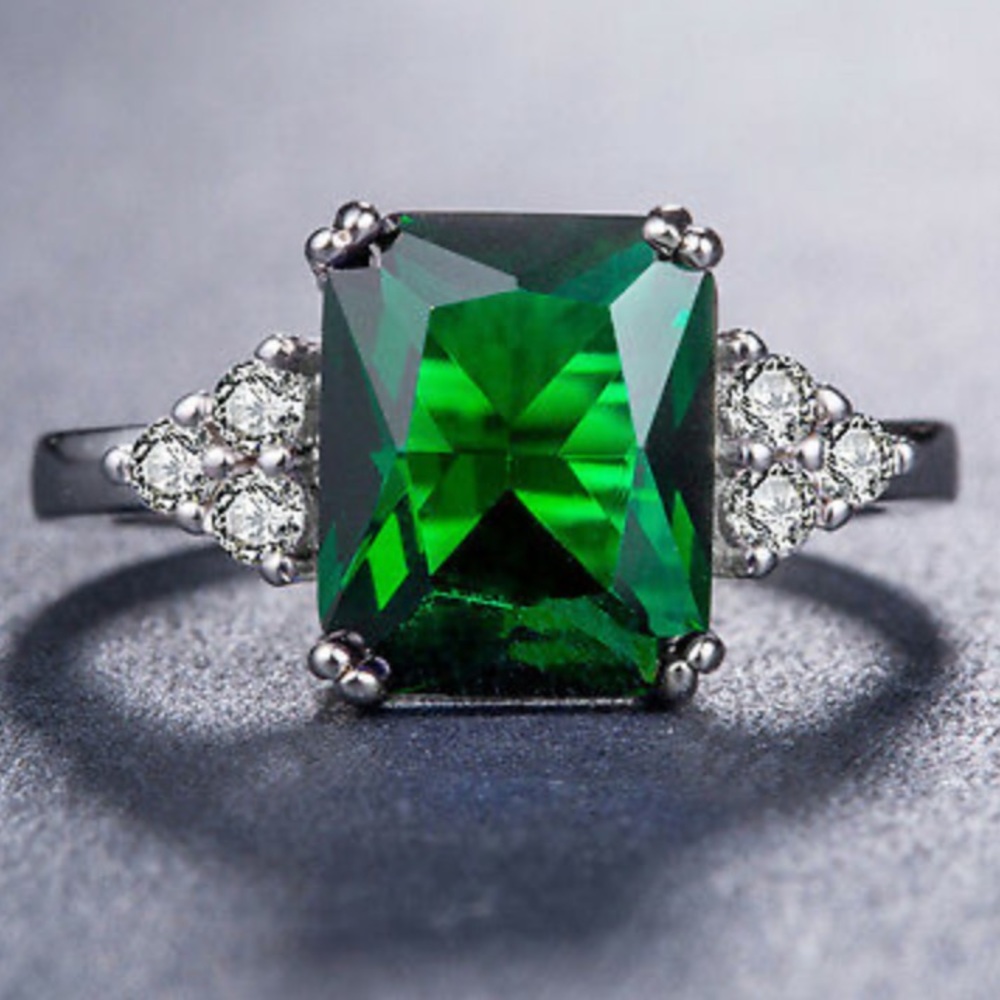 NEW 925 Sterling Silver Green Stone Ring